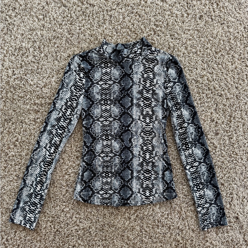 SHEIN Long-Sleeved Snake Print Top